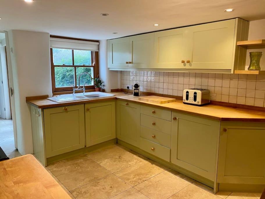 Cotswold Home Over 4 Floors - Perfect For Families Friends Contractors 奇平诺顿 外观 照片