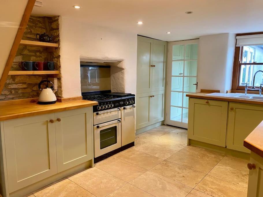 Cotswold Home Over 4 Floors - Perfect For Families Friends Contractors 奇平诺顿 外观 照片