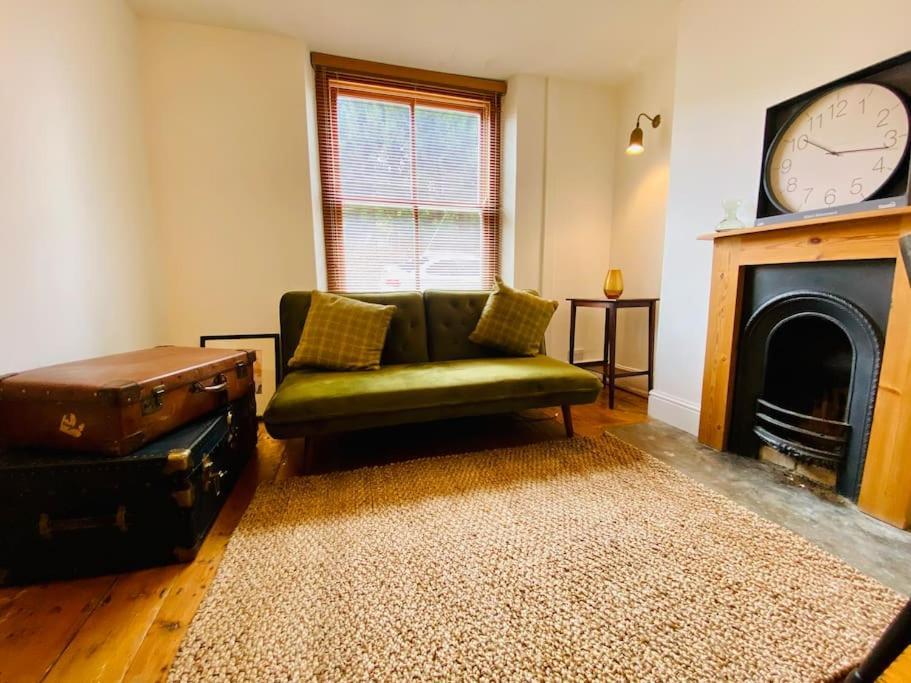 Cotswold Home Over 4 Floors - Perfect For Families Friends Contractors 奇平诺顿 外观 照片