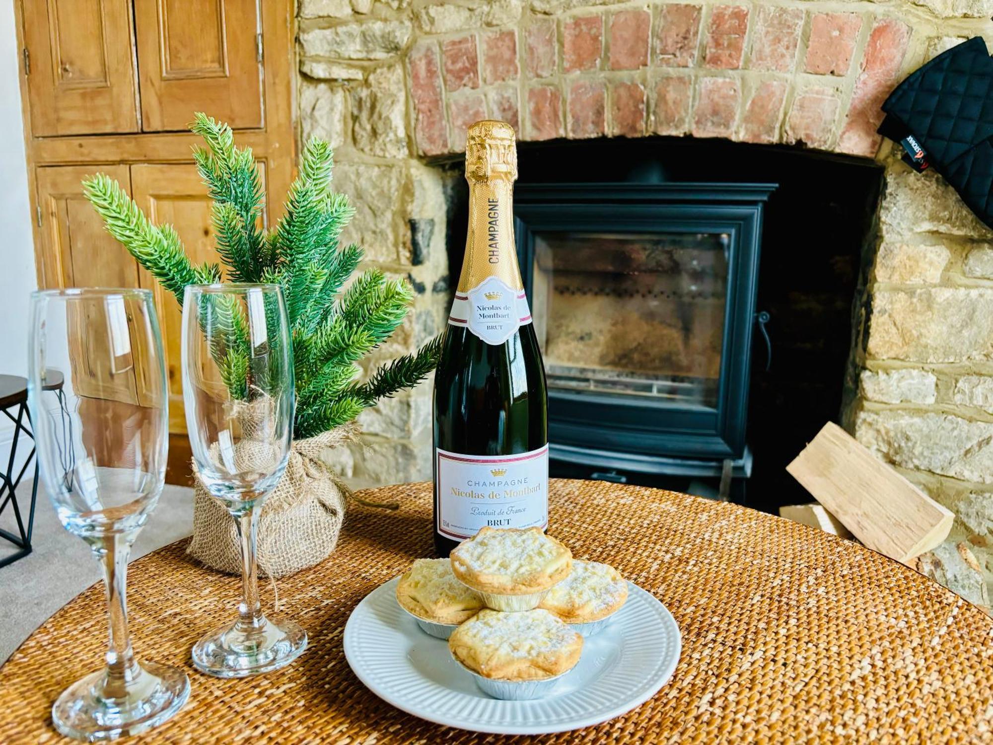 Cotswold Home Over 4 Floors - Perfect For Families Friends Contractors 奇平诺顿 外观 照片